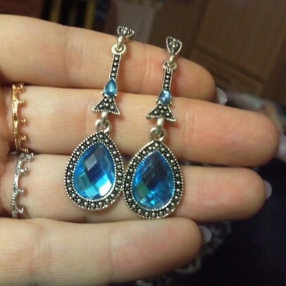 Enchanting Blue Crystal Drop Silver Earrings - Picture 6 of 7